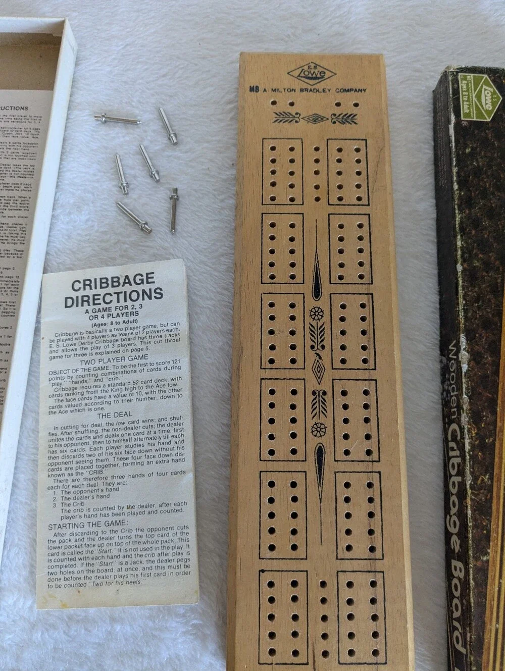 Vintage E.S. Lowe/Milton Bradley Wooden Cribbage Board Game